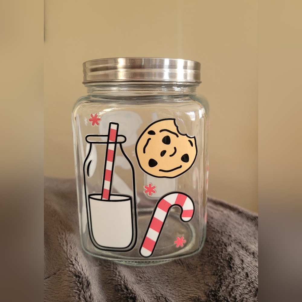 Santas cookie jar (no animals can get into it